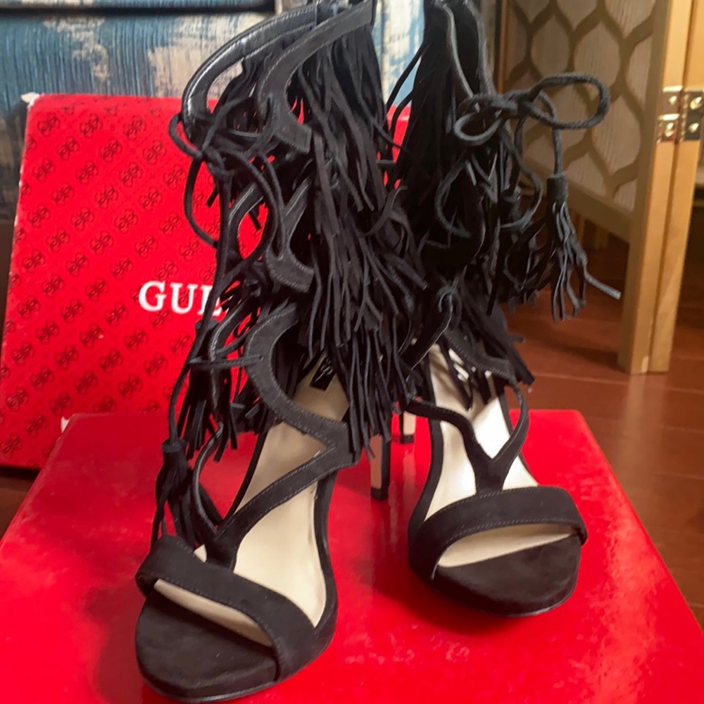 GUESS Abria Fringe Tassel Ghillie Open Toe Sandal Black Suede Heels Size 6